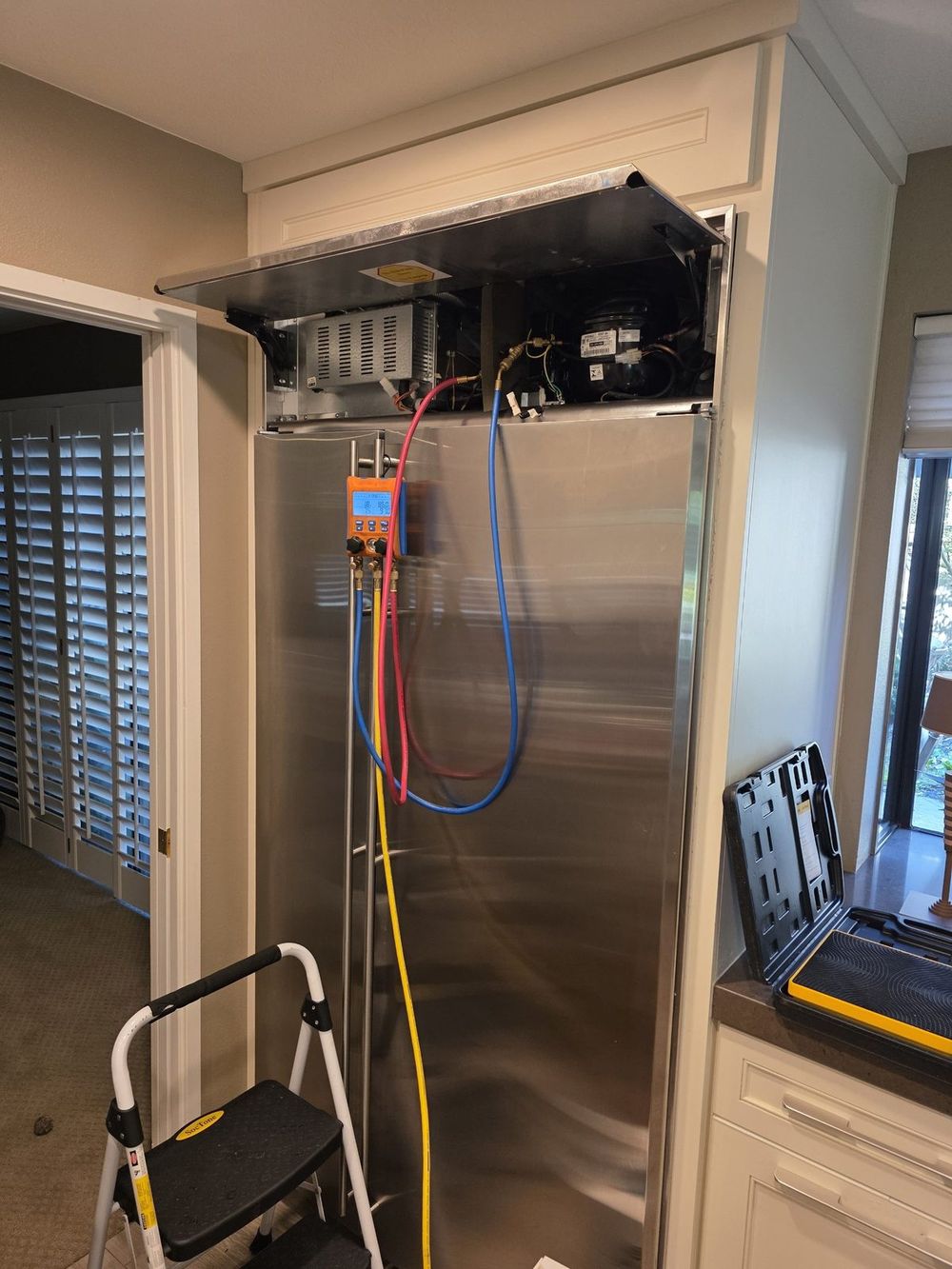 Built-in refrigerator sealed-system repair with manifold gauges